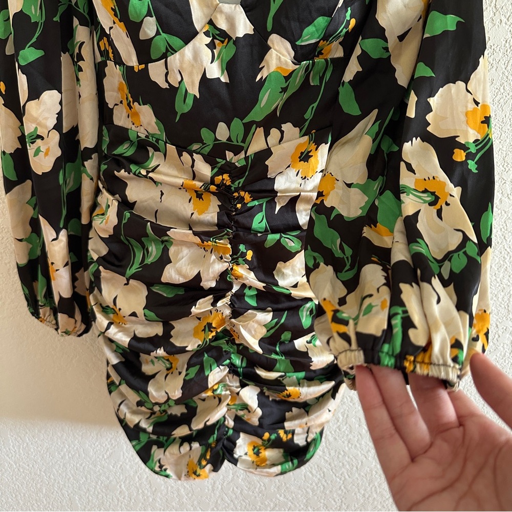 Astr Women’s Black Green Floral V-Neck Ruched Long Puff Sleeve Fitted Mini Dress - Picture 5 of 10